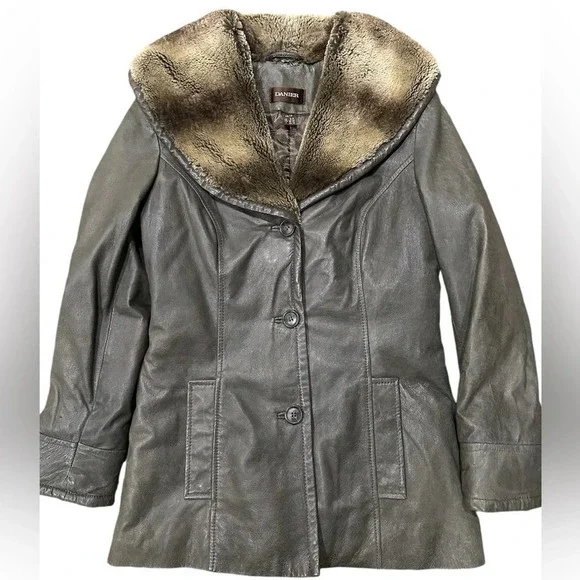 Danier XS insulated leather coat wit beautiful faux trim in great used condition - Picture 1 of 10
